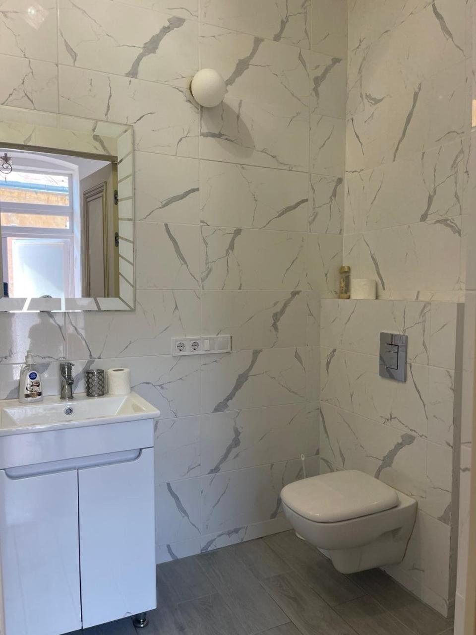 Newtone Apartment Чернивци Екстериор снимка