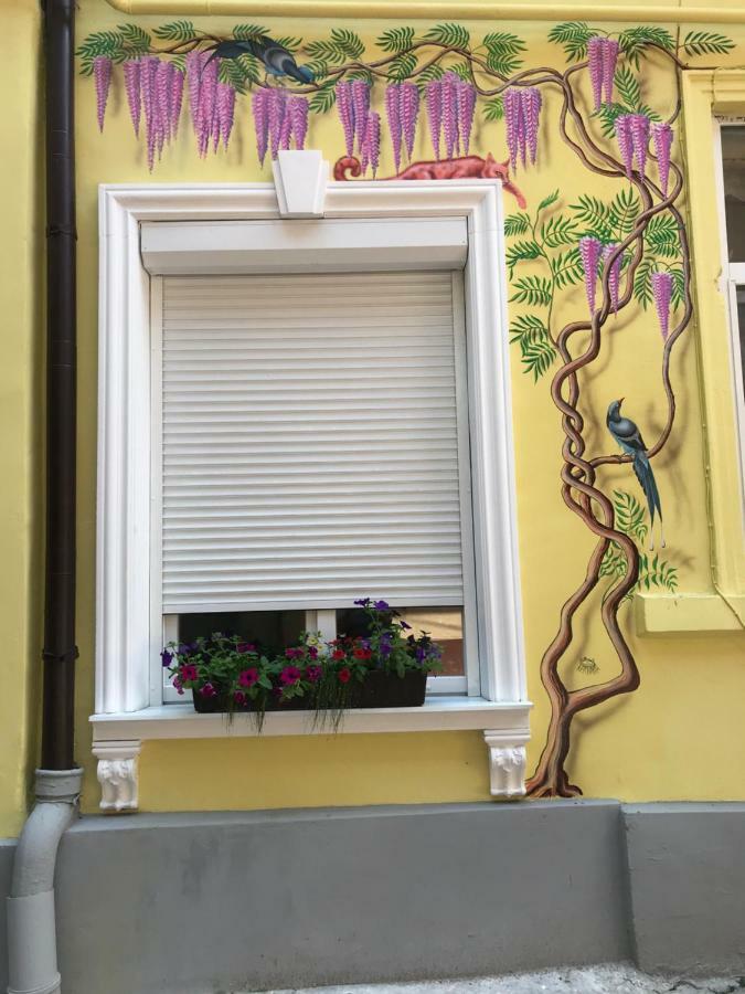 Newtone Apartment Чернивци Екстериор снимка